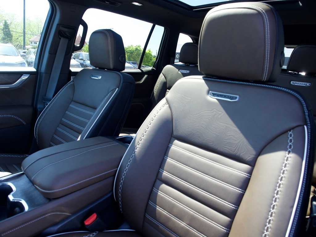 2026 GMC Acadia Denali Ultimate - Photo 14