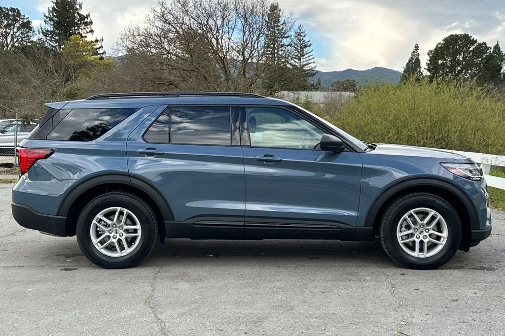 New 2026 Vapor Blue Ford Active image 3