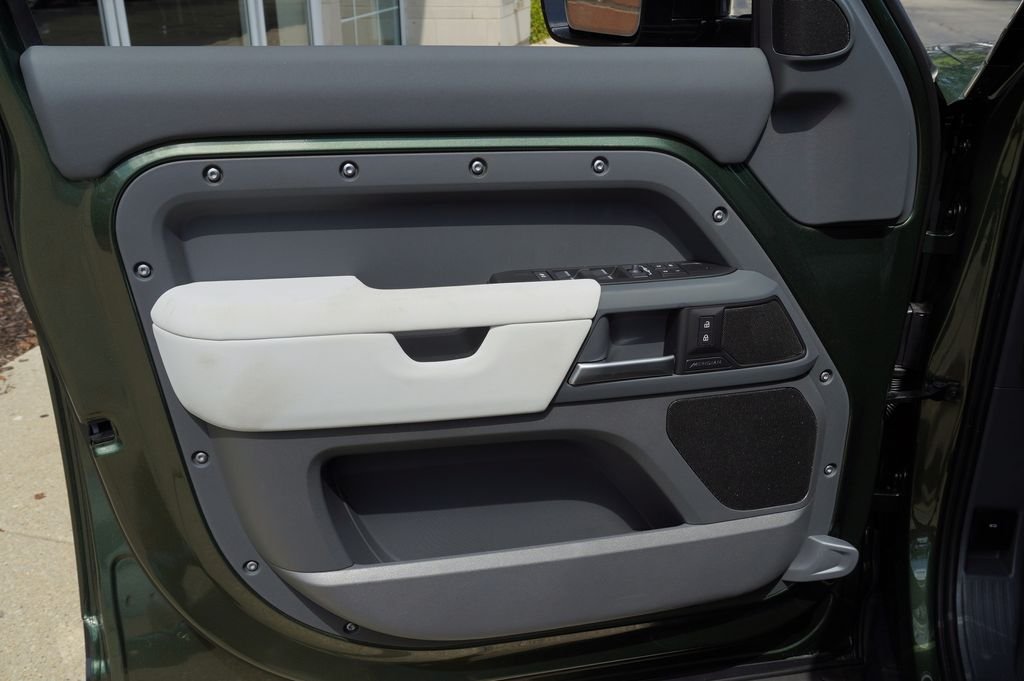 New 2026 Woolstone Green Land Rover S image 10