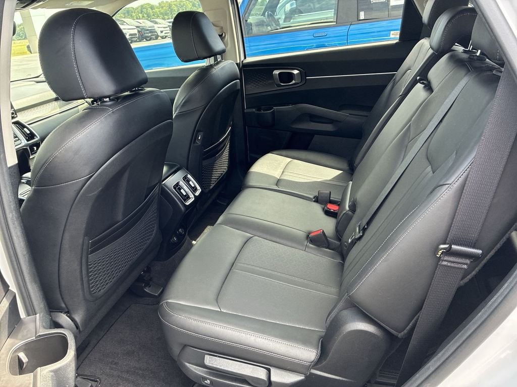 Used 2022 White Kia S image 23