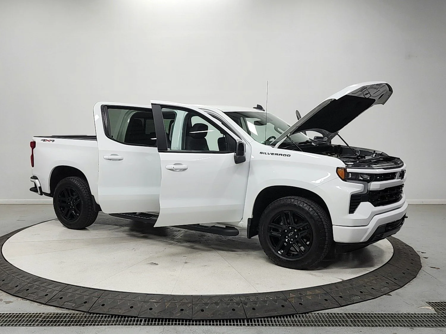 Used 2023 White Chevrolet RST image 9