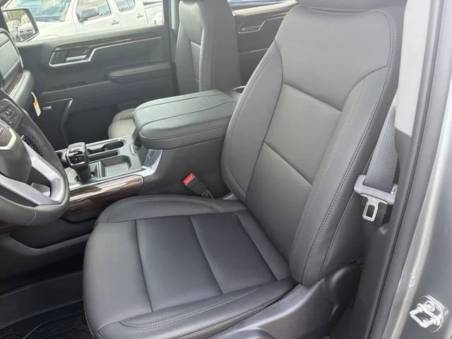 New 2026 Sterling Metallic GMC Elevation image 18