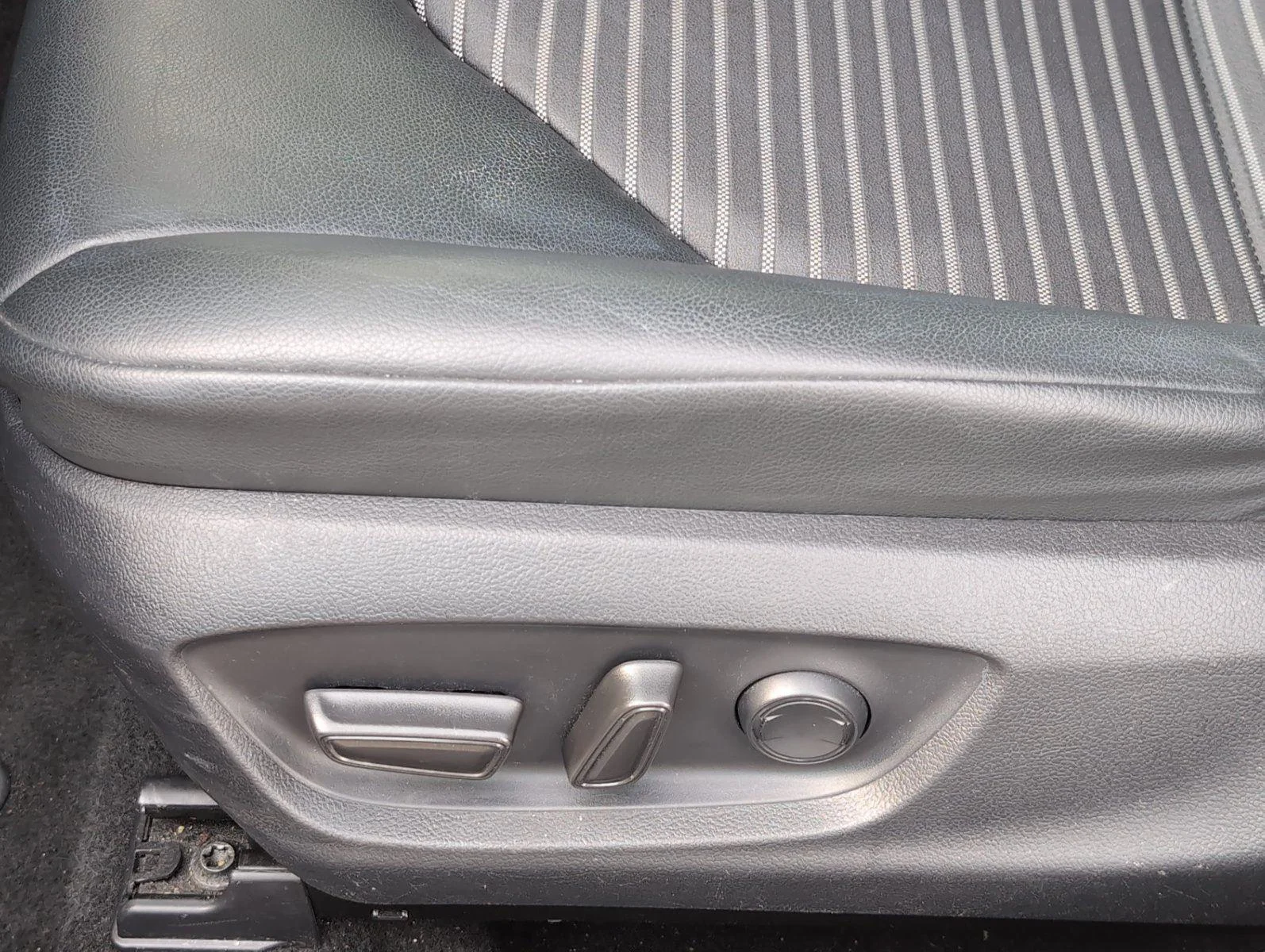 Used 2024 Midnight Black Metallic Toyota SE image 18