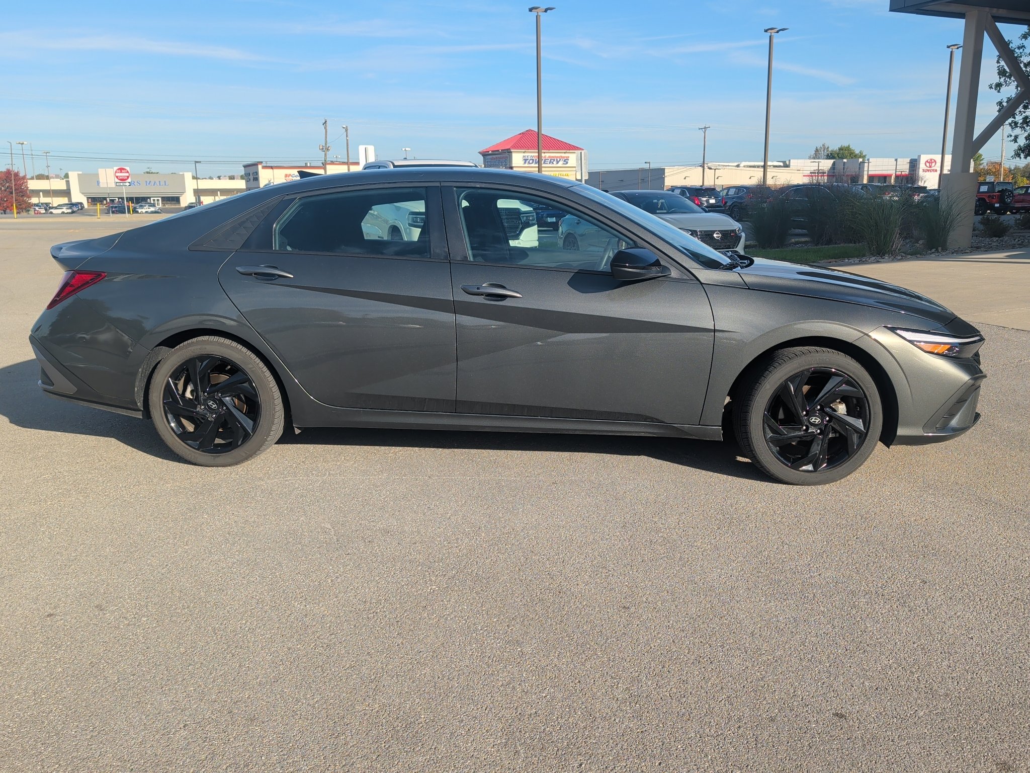 Used 2026 Amazon Gray Hyundai SEL Sport image 5