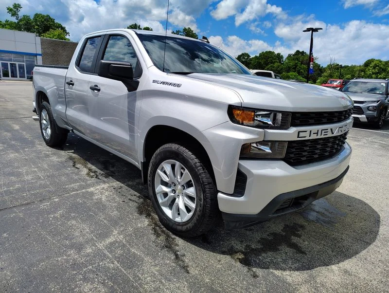 Used 2020 Silver Chevrolet Custom image 3