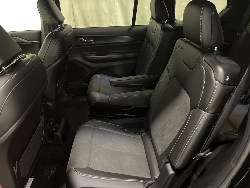 2025 Jeep Grand Cherokee L Altitude - Photo 12