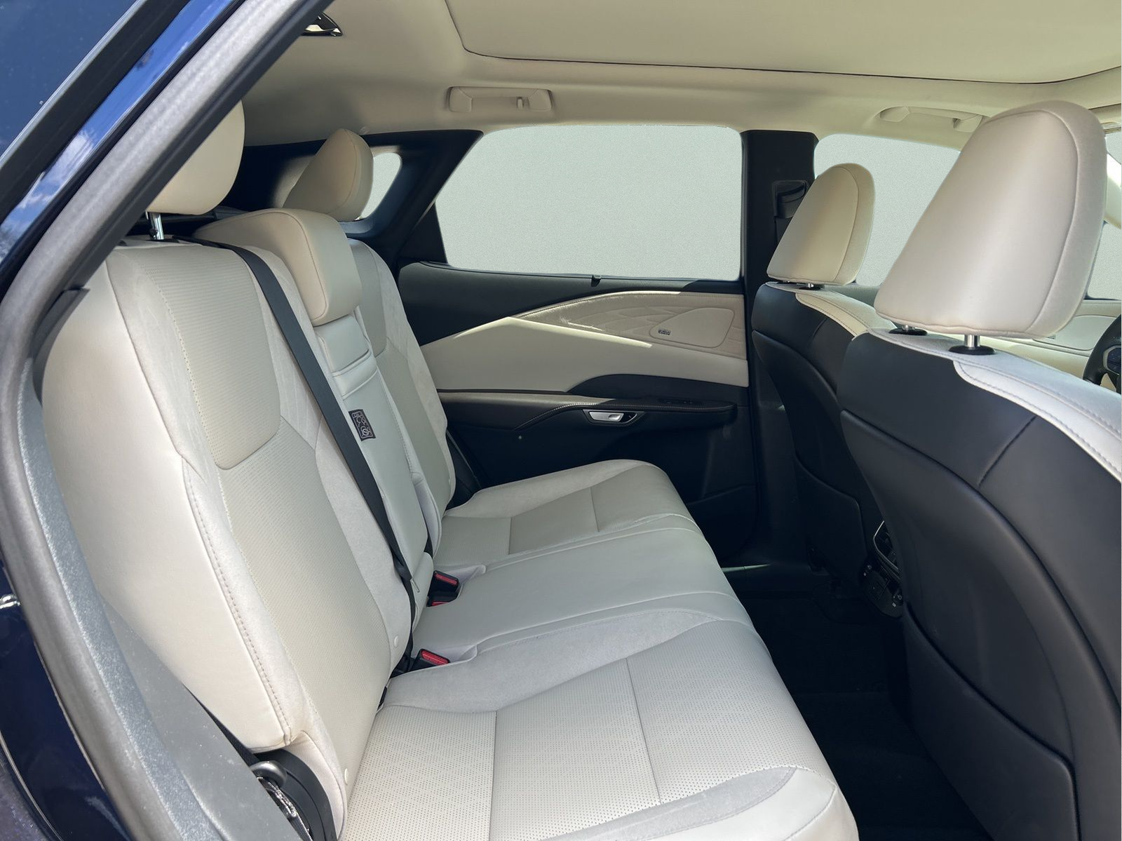 Used 2023  Lexus 350h Luxury image 11