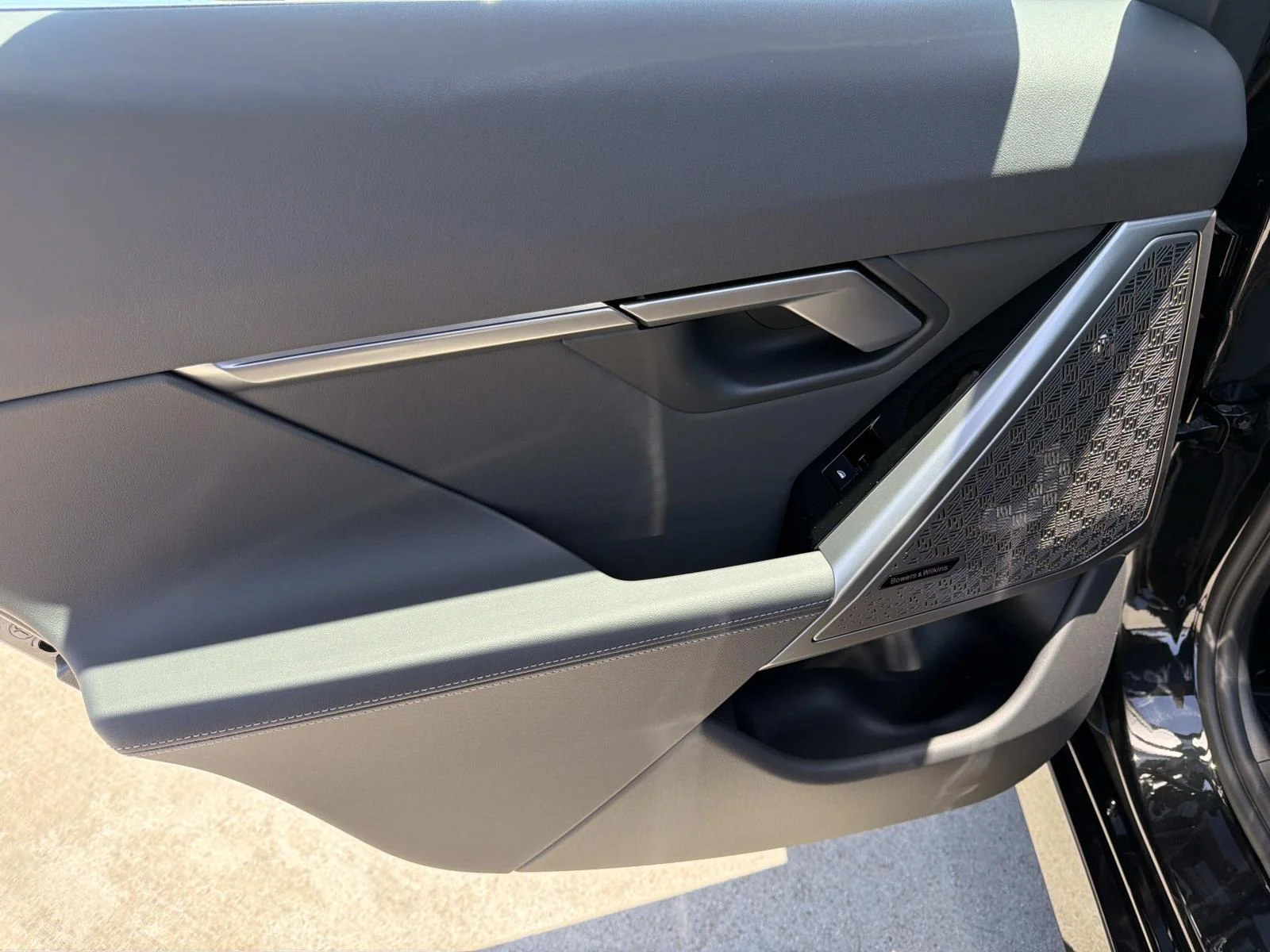 New 2026 Black Sapphire Metallic BMW M60 image 9
