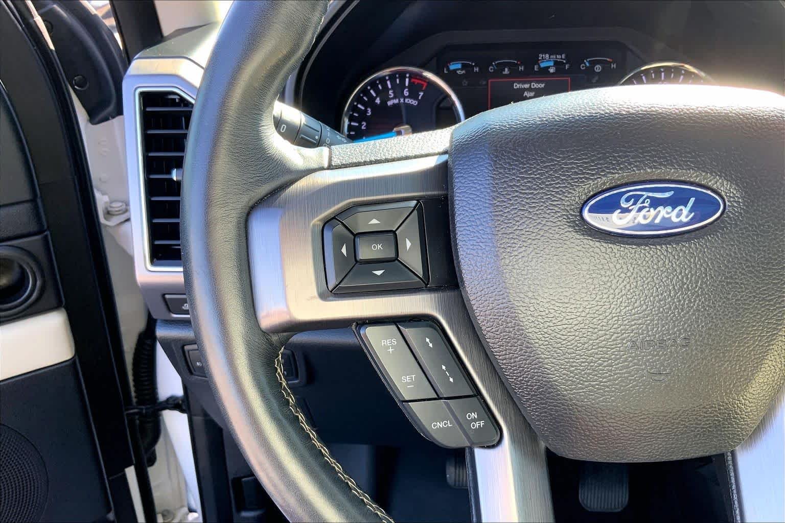 Used 2018 White Platinum Metallic Tri-Coat Ford Platinum image 21