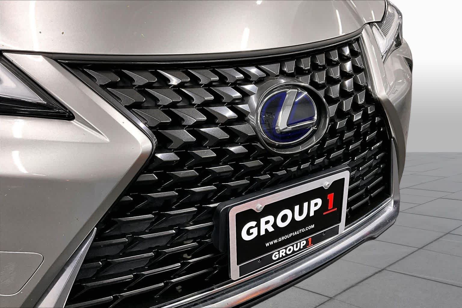 Used 2019 Atomic Silver Lexus  image 29