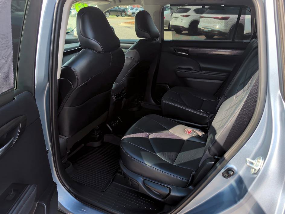 Used 2021 Moon Dust Toyota Platinum image 9