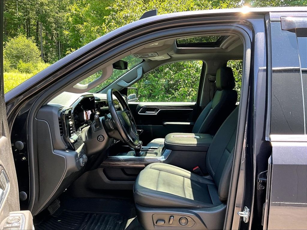 Used 2022 Gray Chevrolet LTZ image 7