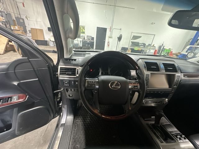 Used 2016 Gray Pearl Lexus 460 image 15