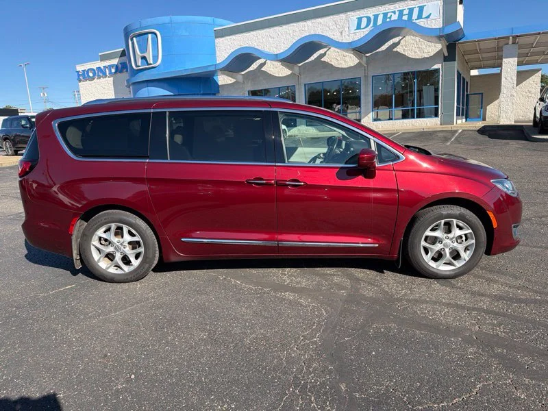 Used 2019 Red Chrysler Touring L image 8