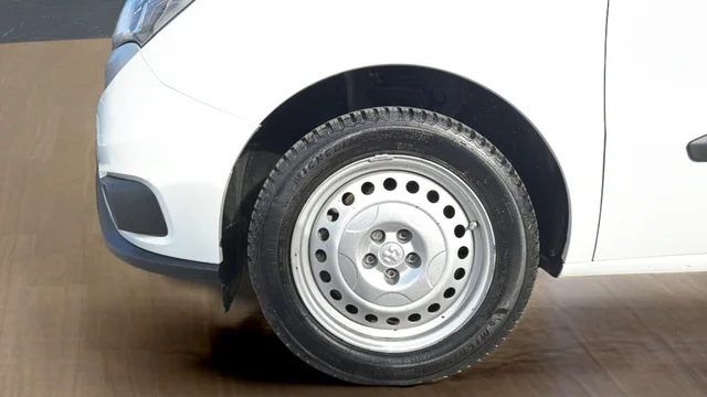 Used 2022 White Ram Base image 27
