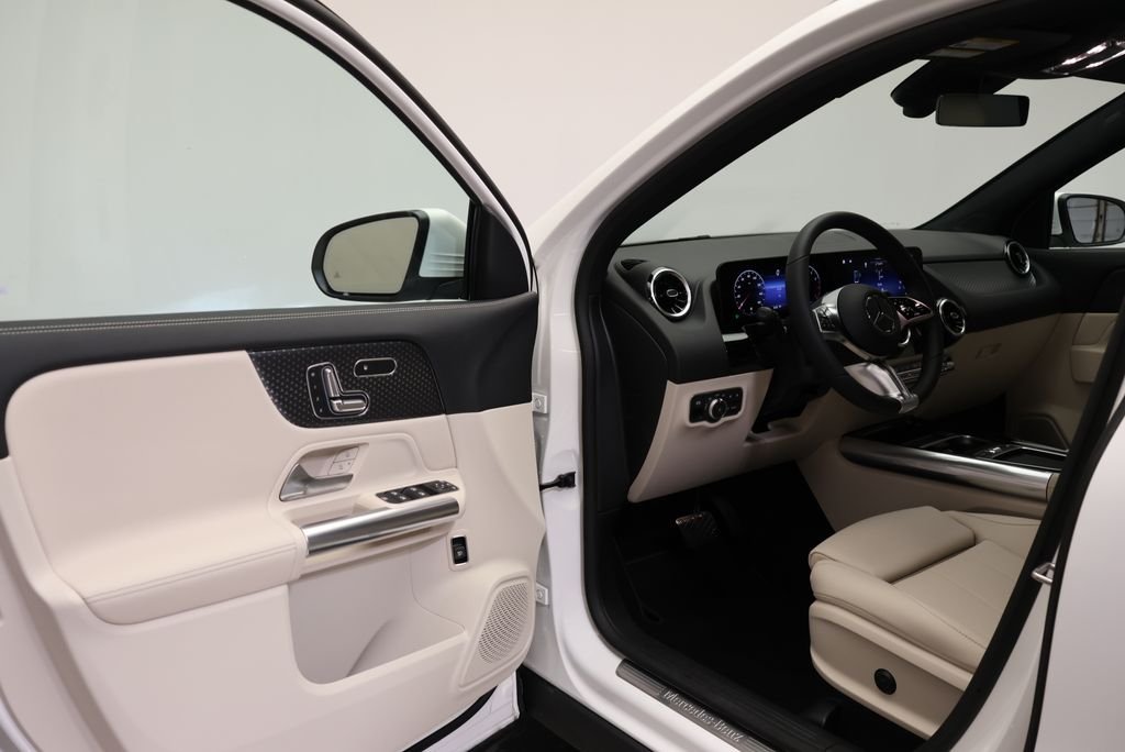 Used 2026 Polar White Mercedes-Benz GLA 250 image 35