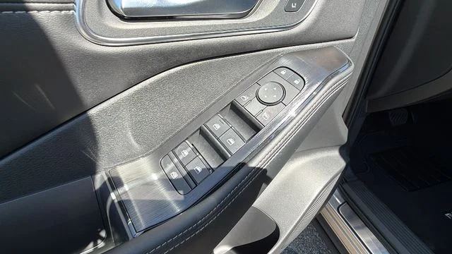 New 2026 Champagne Silver Metallic / Super Black Two-tone Nissan Platinum image 20