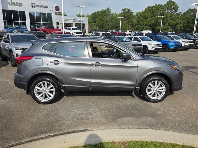 Used 2018 Gray Nissan S image 13