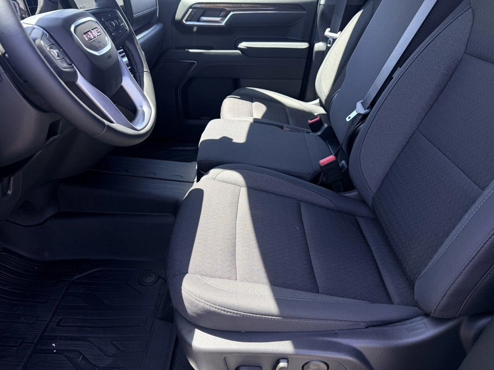 Used 2026 Onyx Black GMC Elevation image 17