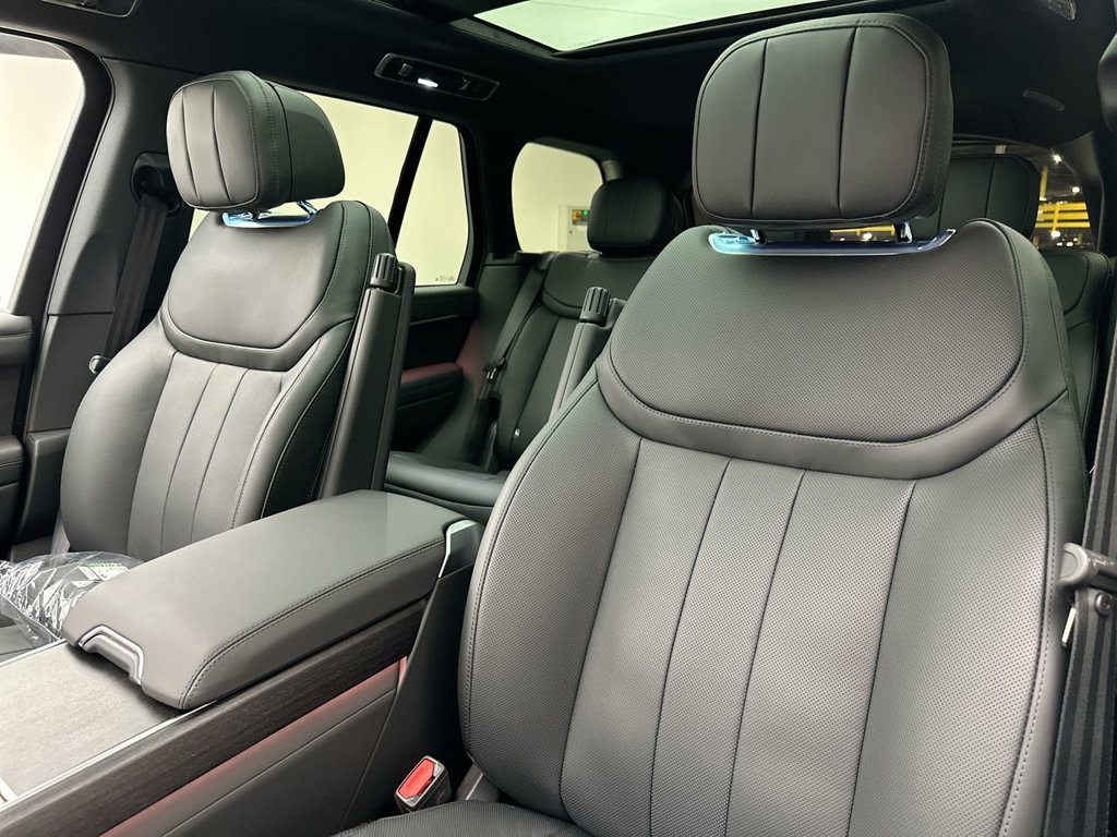 New 2027 Carpathian Grey Land Rover SE image 10