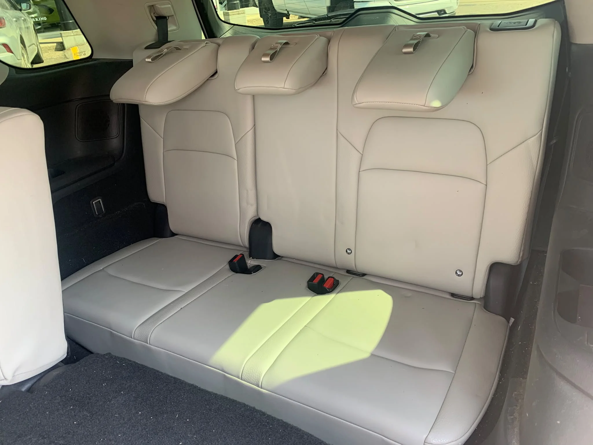 Used 2022 White Nissan SL image 11