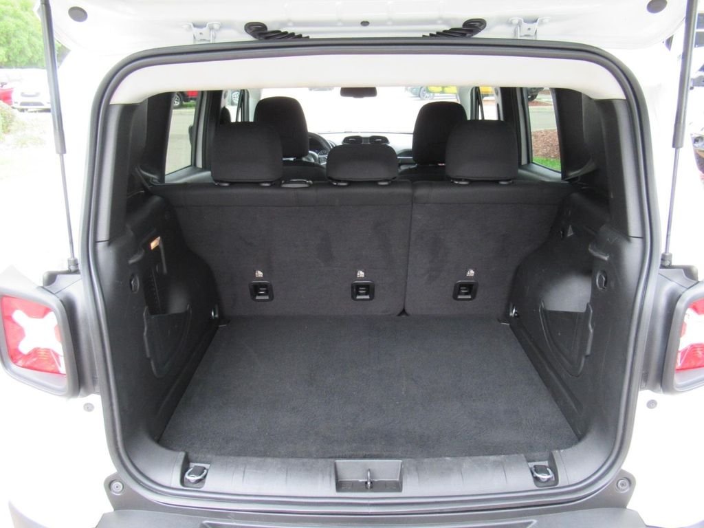 Certified Used 2023 White Jeep Trailhawk image 32