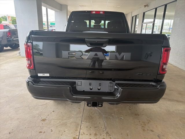 New 2026 Diamond Black Crystal Pearl-Coat Exterior Paint RAM Tradesman image 4
