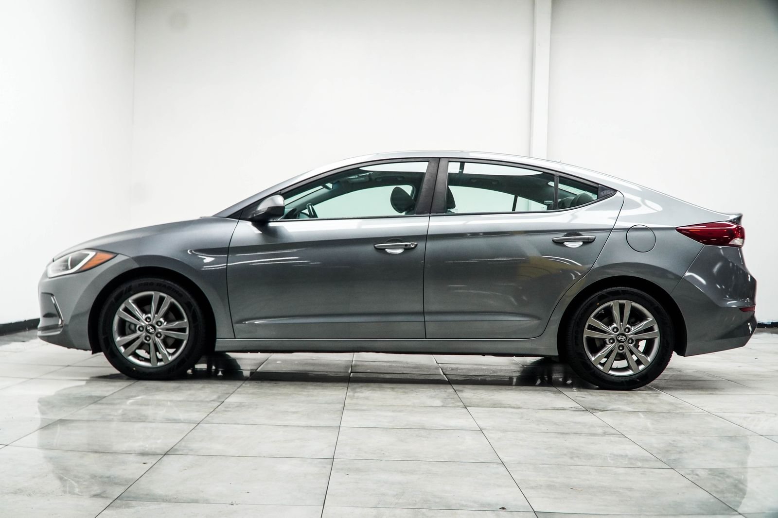 Used 2018 Gray Hyundai Value Edition image 9