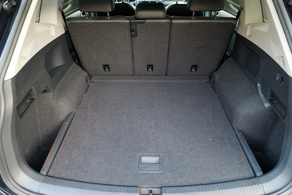 Used 2019 Platinum Gray Metallic Volkswagen 2.0T SE image 57