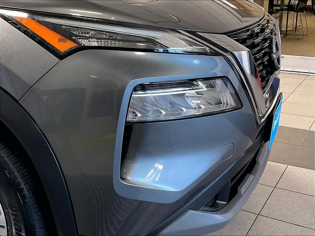 Used 2023 Gray Nissan SV image 31