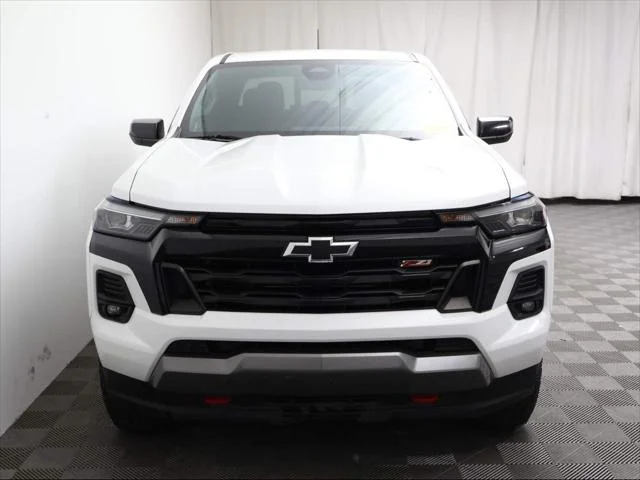 Used 2023 Summit White Chevrolet Z71 image 4
