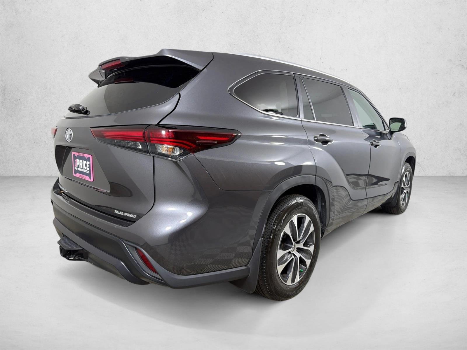 Used 2025 Magnetic Gray Metallic Toyota XLE image 4