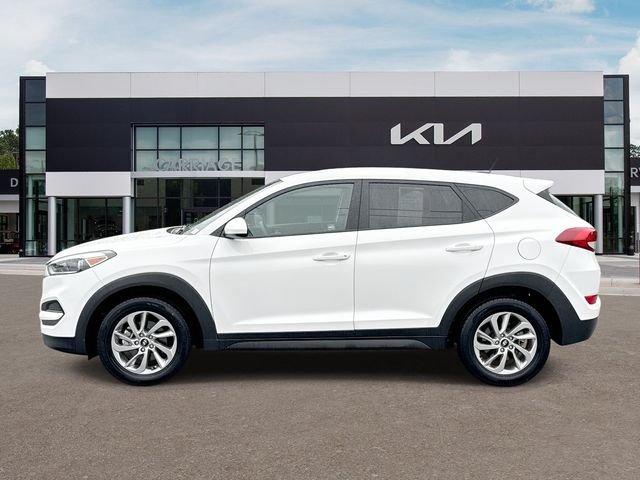 Used 2017 White Hyundai SE image 5