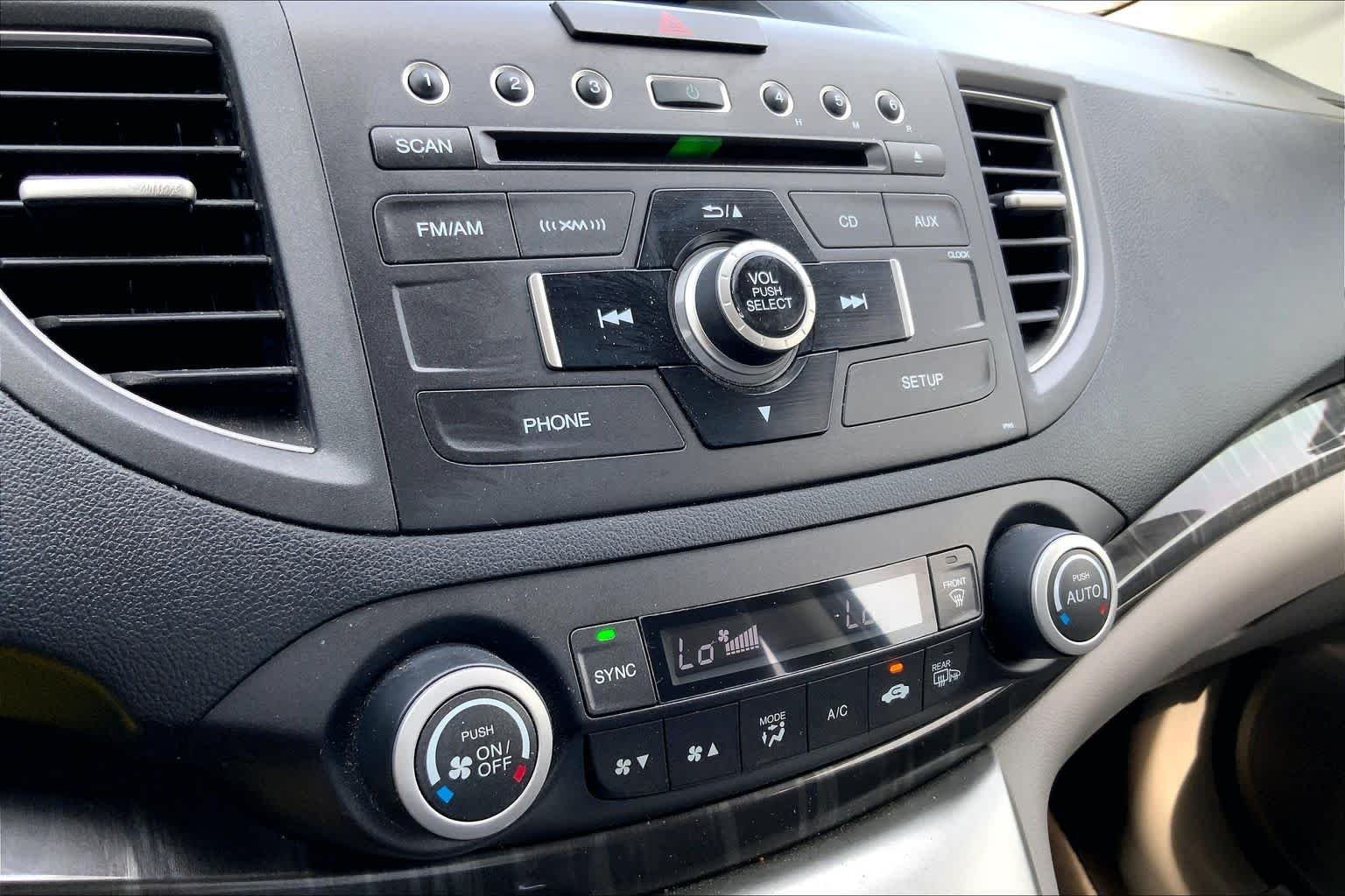 Used 2013 Alabaster Silver Metallic Honda EX-L image 32