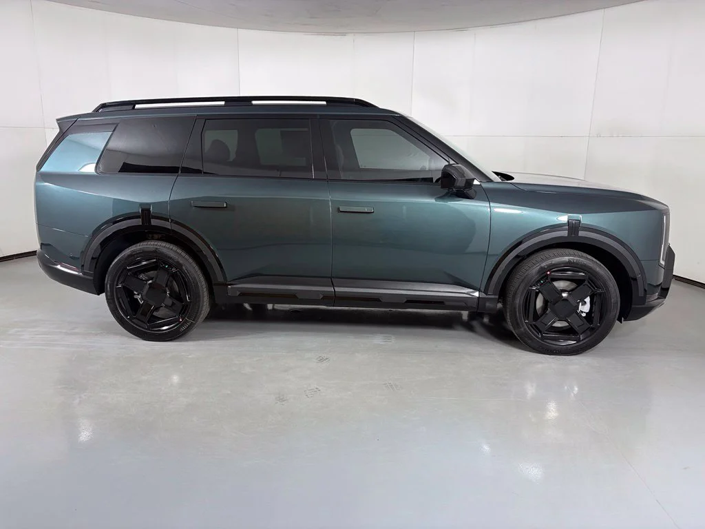 New 2027 Black Jade Green Kia X-Line SX Prestige image 9
