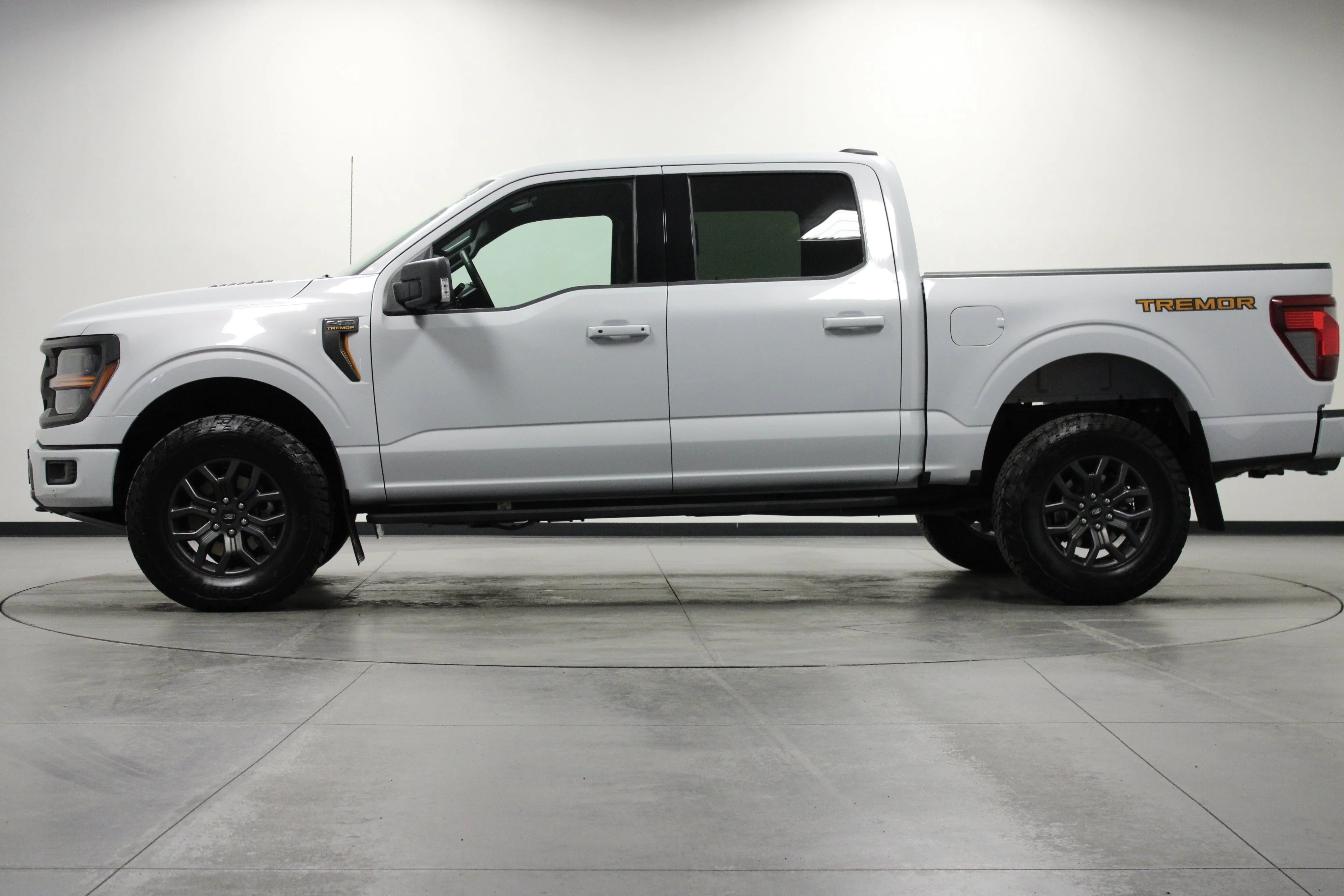 Used 2025 Oxford White Ford Tremor image 7