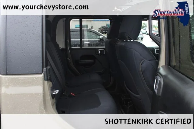 Used 2020 Green Jeep Altitude image 19