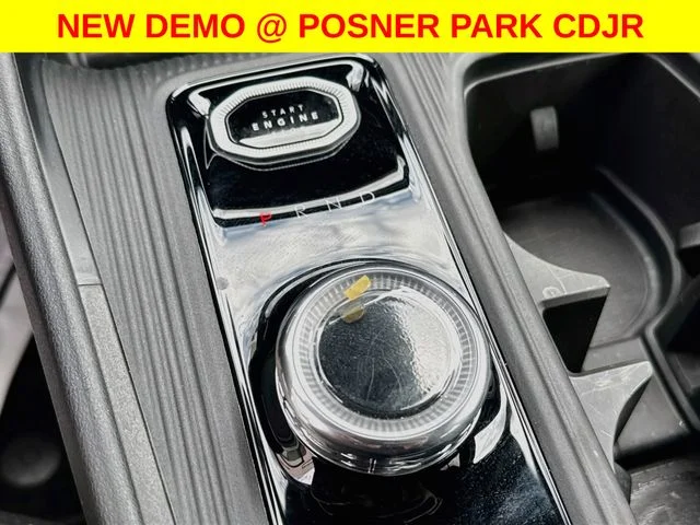 New 2026 Diamond Black Crystal Pearlcoat Jeep Laredo image 16