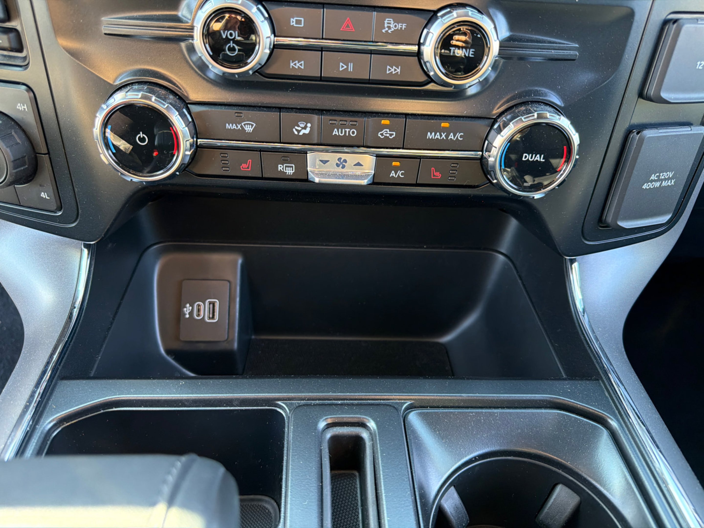 New 2026 Agate Black Metallic Ford XLT image 24