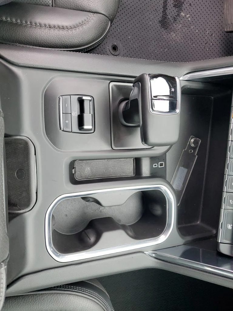 Used 2024  GMC Denali image 40