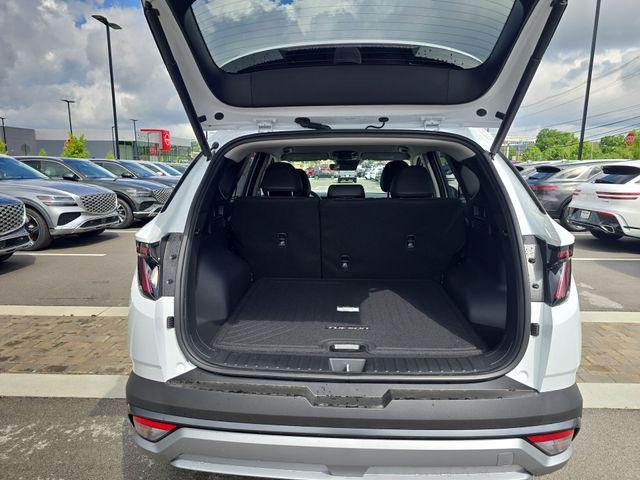 New 2026 White Hyundai SEL Convenience image 22
