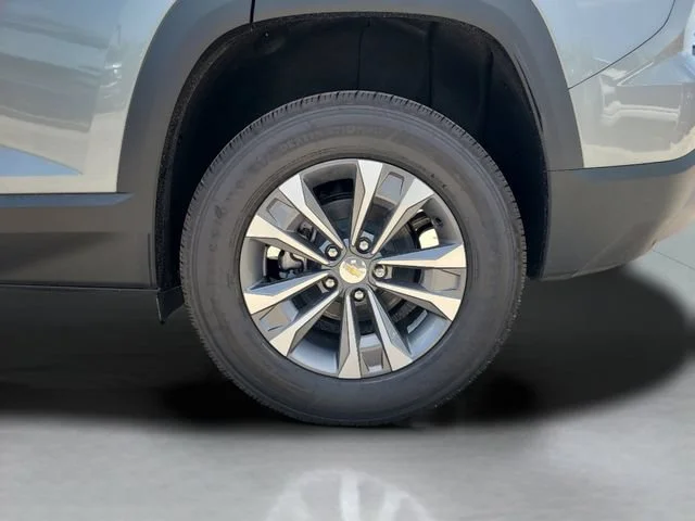 New 2027 Sterling Gray Metallic Chevrolet LT image 31