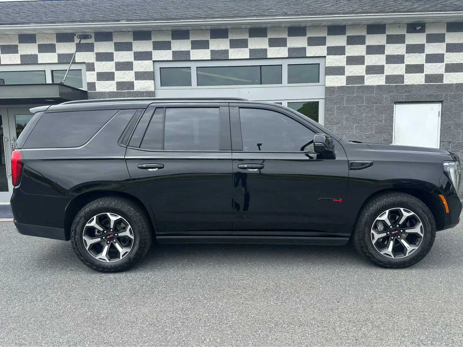 Used 2026 Onyx Black GMC AT4 Ultimate image 8