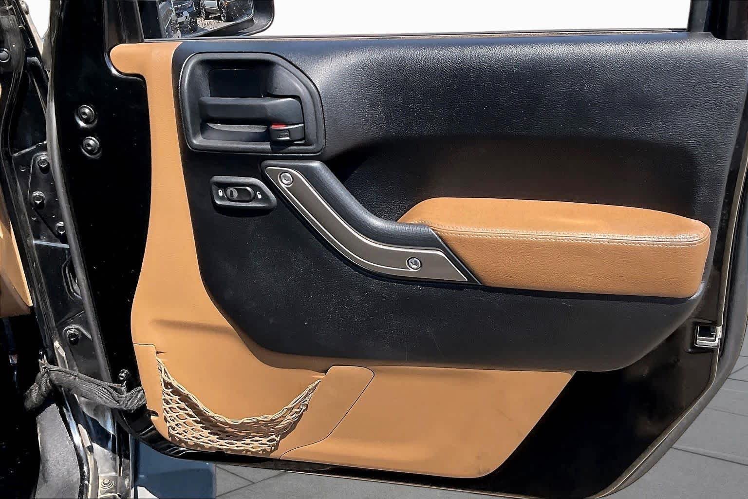 Used 2011 Black Clearcoat Jeep Mojave image 18