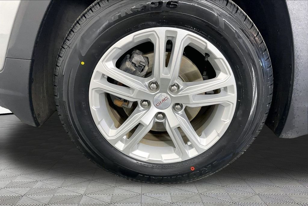 Used 2024 Silver GMC SLE image 29