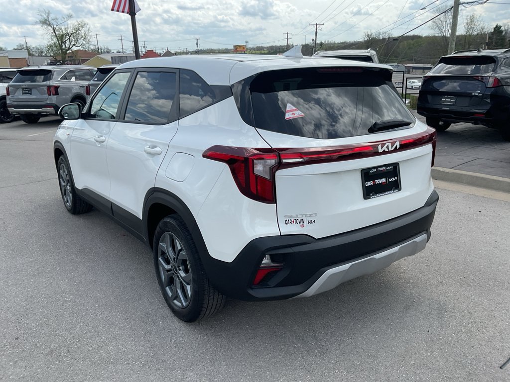 Used 2026 Snow White Pearl Kia LX image 6
