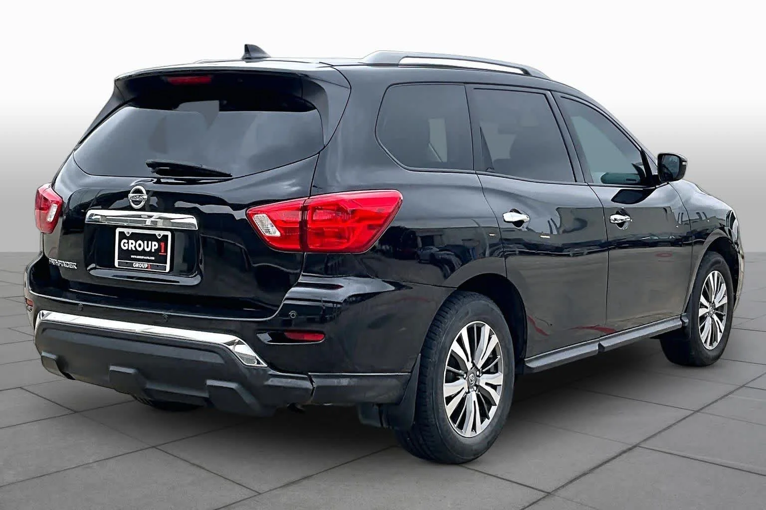 Used 2020 Magnetic Black Pearl Nissan S image 12