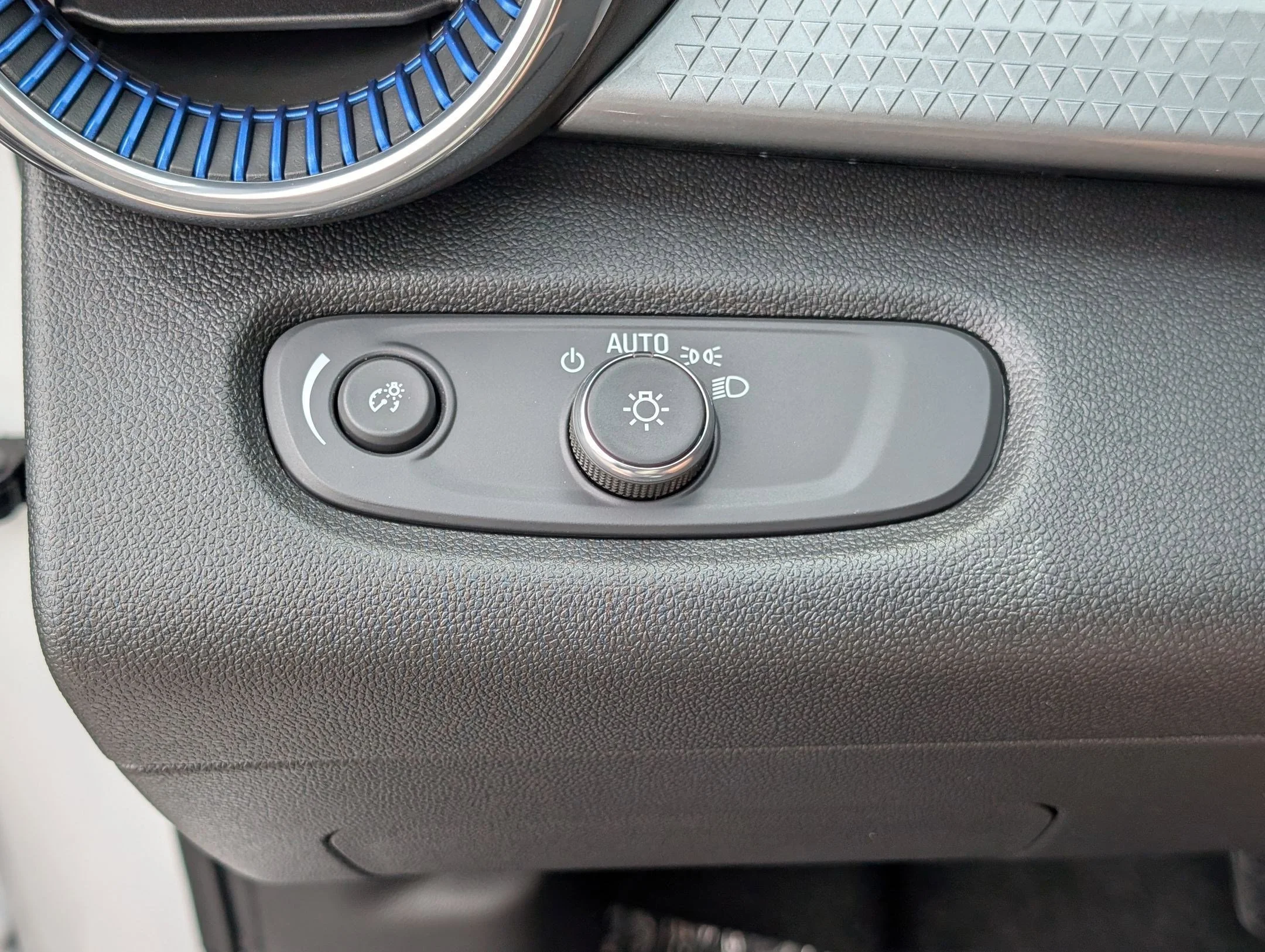 2024 Chevrolet Trax LT - Photo 22