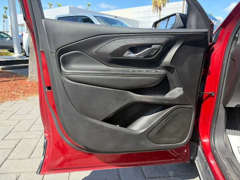 Used 2024 Volcanic Red Tintcoat GMC SLE image 13