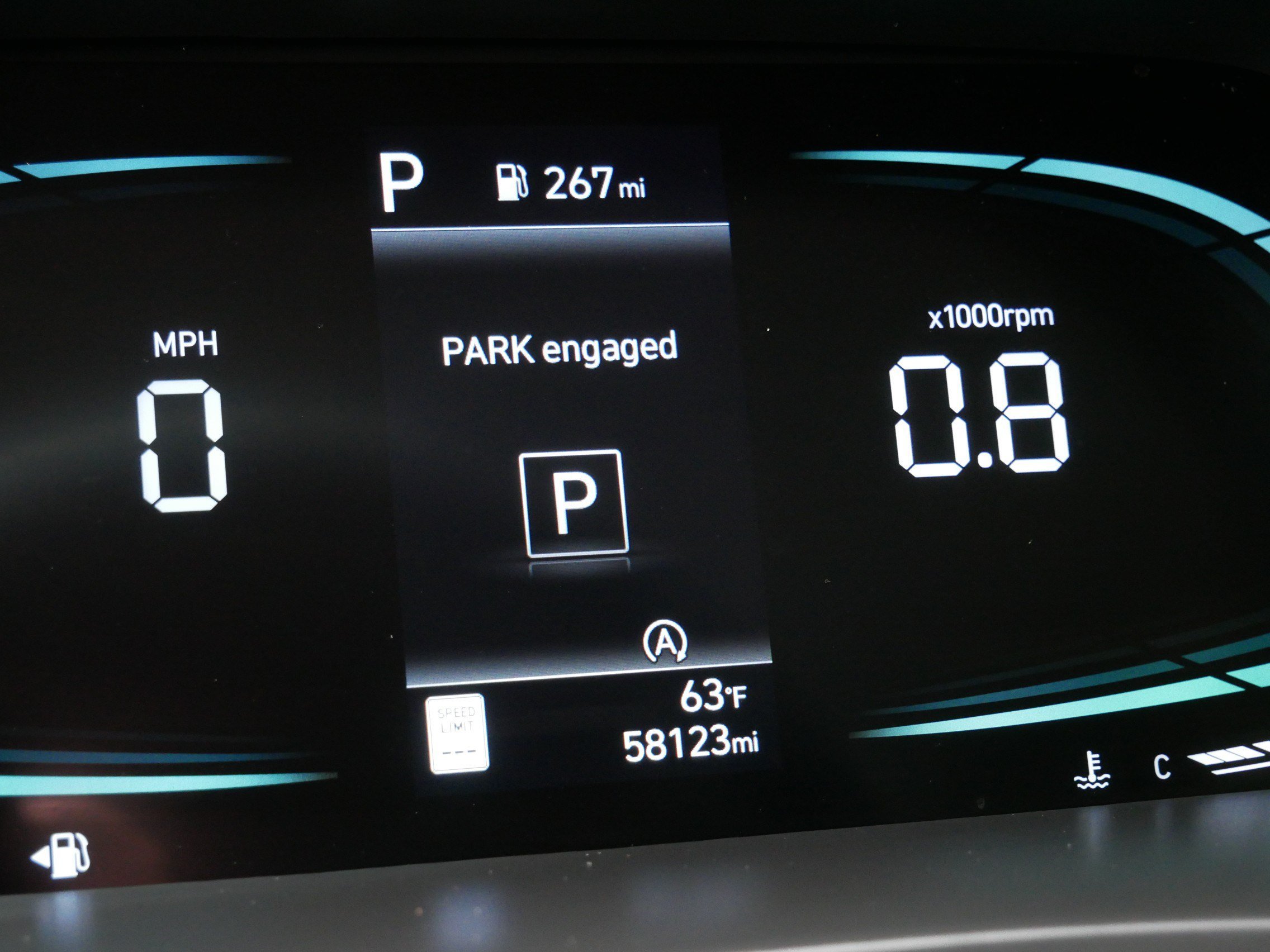 Certified Used 2024 Hyper White Hyundai SEL 7P image 31